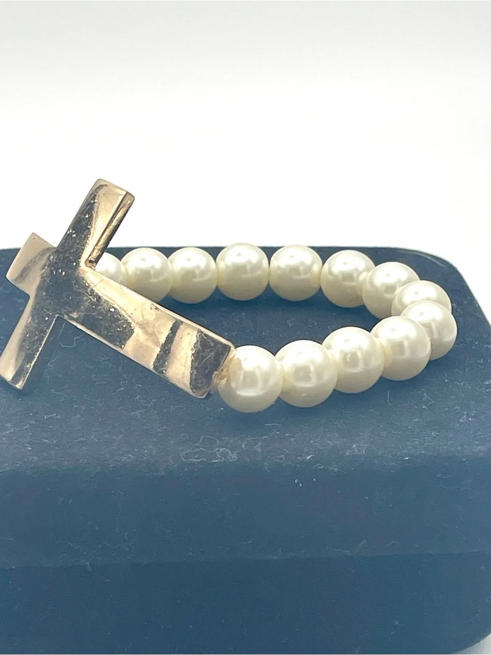 Pearl Beaded Stretch Bracelet with Gold Cross Accent. Sz 8 inches